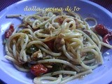 Spaghetti alla chitarra alle vongole e lupini di mare in rosso