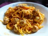 Spaghetti con polpettine, crema di peperoni e primosale