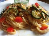 Spaghetti di kamut, crema di peperone e fiorone di capra con zucchine fritte