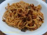 Tagliatelle di farro con ragù di carne e zucchine fritte