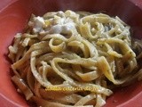 Tagliatelle in verde, con pesto e olive