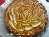 Torta con cinque mele, morbida e fondente