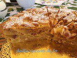 Torta con pesche e amaretti