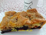 Torta di albicocche e mirtilli con streusel alla cannella