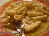 Tortiglioni in salsa d'uovo e spezie