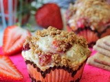 #MuffinMonday: Strawberry Cheesecake Graham Cracker Muffins
