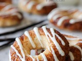 Voskos Greek Yogurt Cinnamon Roll Donuts