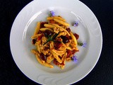 Capunti caserecci con sugo di coniglio , pomodori secchi e olive nere