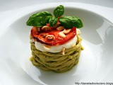 Chitarra al pesto di rucola e basilico con mozzarella di bufala e pomodoro