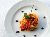 Fettuccine al sugo di storione con capperi croccanti