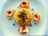 Fusilli bucati al ragù di agnello con crostini al pecorino e mostarda di cipolle rosse