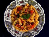 Fusilli con cozze , pomodori ramati e pomodori secchi