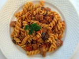 Fusilli con il tonno fresco e pomodorini