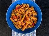 Fusilli con pomodorini, merluzzo e erba santolina