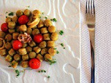 Gnocchi integrali bio con calamari, pomodorini caramellati e pesto