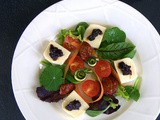 Insalata gourmet con mozzarella e mousse di cipolla di Tropea