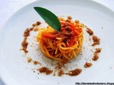 Linguine con peperoni , salsa ai cipollotti e muddica atturata