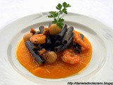 Maccheroncini al nero di seppia con crema di zucca , seppioline e gamberi