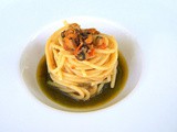 Spaghetti rigati con sugo di cozze e pesto leggero di mandorle