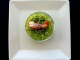 Verrine con riso, crema di piselli , pancetta piacentina dop e gamberi