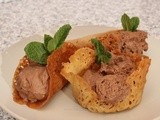 Coşuleţe dantelate cu brandy şi mousse de ciocolată