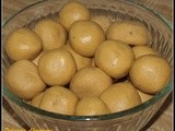 Besan Ladoo(Indian gram flour sweet balls)