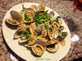 Spaghetti alle Vongole (Spaghetti with Clams / Midyeli Spagetti)