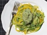 Spaghetti de courgettes (ou « courgetti ») au pesto végétal