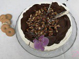 Torta cuore di panna con cioccolato e mandorle caramellate