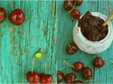 Marmellata di ciliegie con la macchina del pane