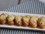 Vegetable cheese toast / crispy bread toast