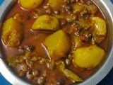 Veg. Curry Of Pumpkin With Whole Bengal Gram (Kala Chana)/Kumror Chakka