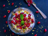 5 Minutes Honey and Pomegranate Breakfast Parfait