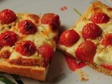Turks brood met mozzarella, tomaat & pijnboompitten