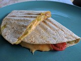 Wrap met cheddar, tomaat en olijven