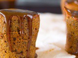 Dadel cakejes met zoute karamel saus