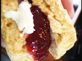 Ik mocht er ook 1.  Scone met (soort van) clotted cream en aardbeienjam. [Flickr]