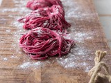 Rode bieten pasta zelf maken