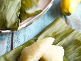 Zoete kleefrijst pakketjes met banaan