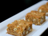 Biscoff white chocolate chip blondies