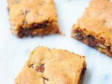 Caramel chocolate chip cookie bars