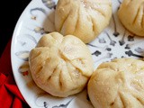 Shen jian bao 生煎包 (Pan-fried pork soup dumplings)