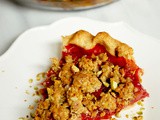 Strawberry pistachio crumble pie