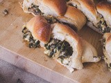 Stuffed mushroom and spinach pizza bread