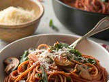 Crockpot Spaghetti with Spinach and Mushrooms – Easy Slow Cooker Pasta Recipe for Busy Families