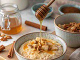 Easy Crockpot Apple Cinnamon Oatmeal Recipe: a Warm and Cozy Breakfast for Busy Mornings