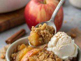 Easy Crockpot Apple Crisp Recipe: Delicious Crockpot Apple Dessert with Simple Ingredients