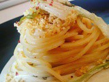 Spaghetto di Gragnano con puntarelle alla romana e briciole di pane su crema di acciughe del Cantabrico