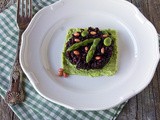 Riso venere al pesto di asparagi e fave con riso soffiato al peperoncino