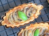 Mini mushroom tartlets with an unusual cheese dough